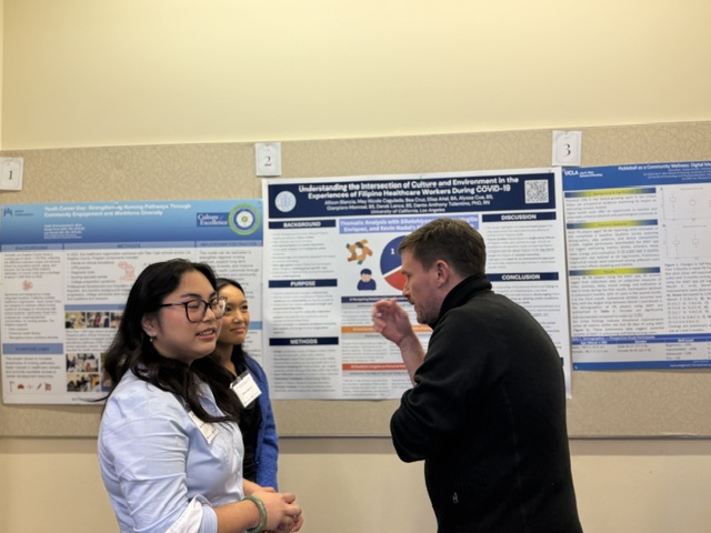 Nicole and Alison presenting their qualitative study at the conference