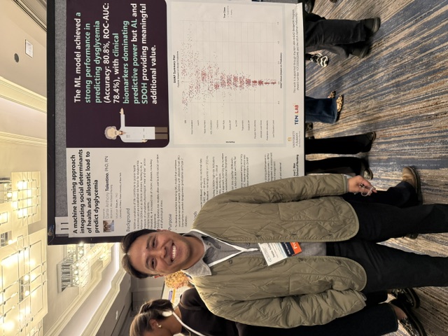 Dr. Tolentino presenting his poster at the SBSM Annual Meeting